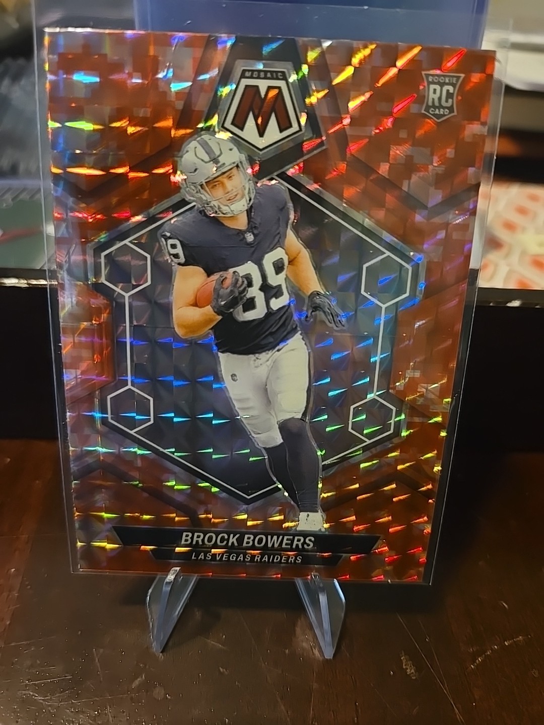 2024 Panini Mosaic NFL Debut Brock Bowers #313 Red Camo Prizm