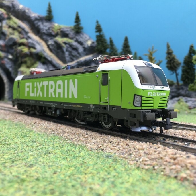 Locomotive 193 813-3 Flixtrain Roco 79313 train électrique miniature HO son