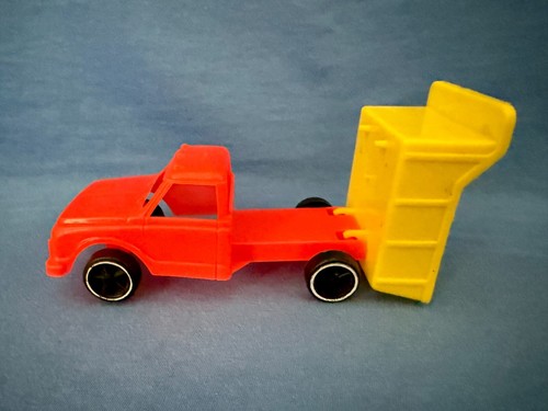 Vintage Gay Toys Muldenkipper ummauerter See #389 rot und gelb Kunststoff 6,75" lang - Bild 2 von 15