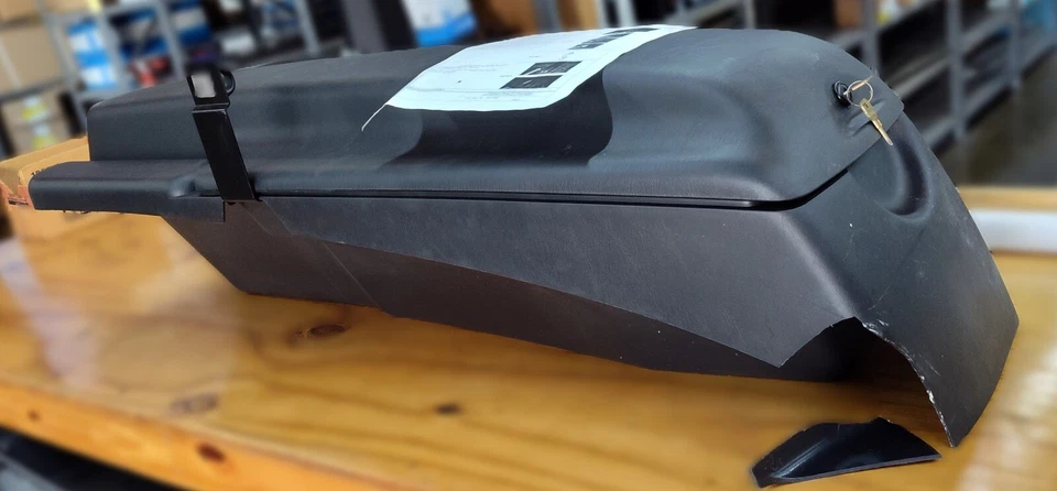 03-06 Chevy SSR Pair LH&RH Bed Mounted Storage Boxes (Saddlebags) w/ Lids & Keys - Изображение 2 из 4