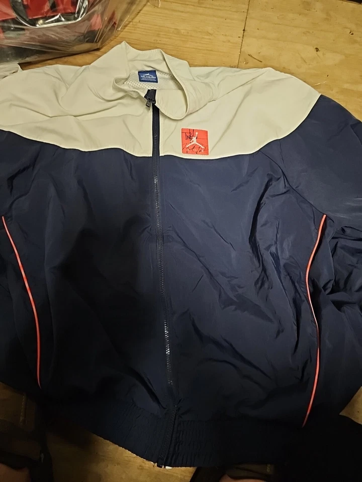 Cortavientos Nike Air Michael Jordan XXL rojo/blanco/azul autografiado cuadrado en la parte delantera Foto 2 de 4