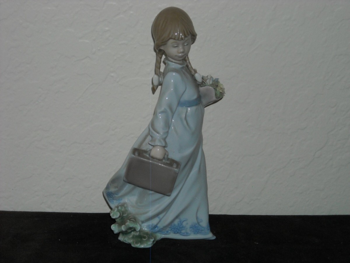 Lladro Figurine School Days #7604 Girl with Briefcase and Bouquet