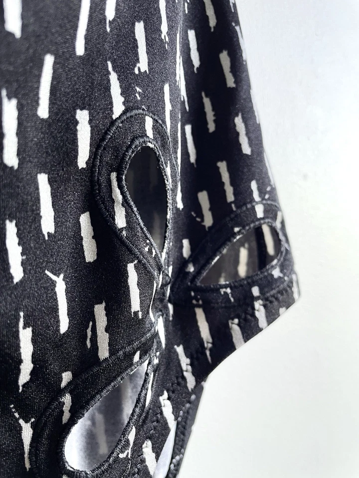 Maiô Fendi XS IT44 preto branco peça única lycra vintage anos 90 recorte pescoço halter - Imagem 3 de 4