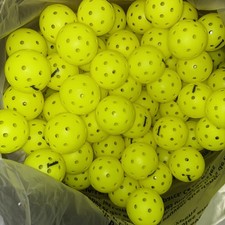100 pack box of franklin x-40 pickleballs x40