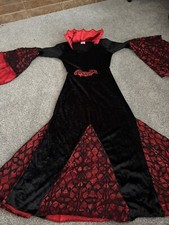 Spirit Halloween, Beautiful Vampiress Gown Size Medium