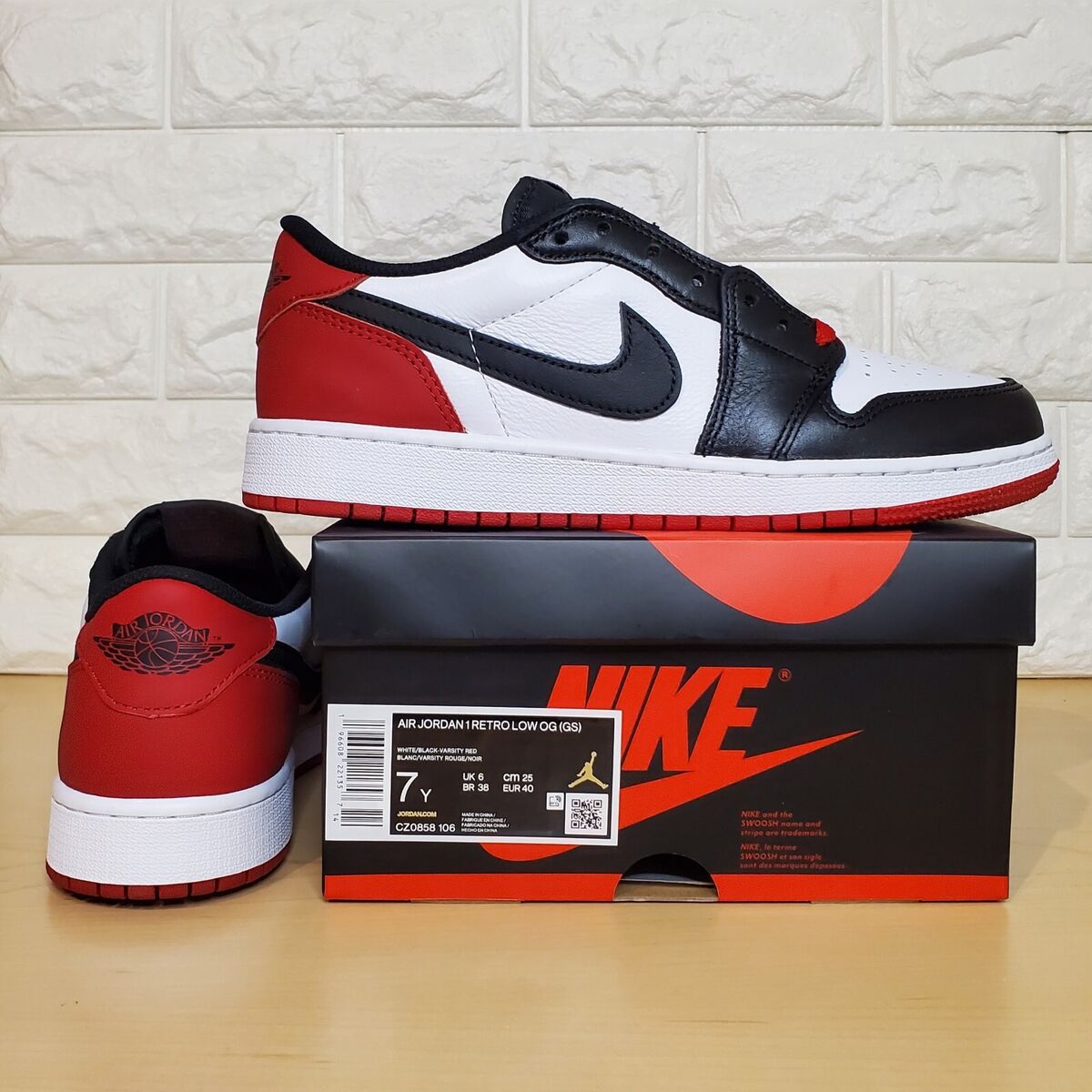 Nike Air Jordan 1 Low OG GS Size 7Y Black Toe Black White Nike Air Jordan 1 Low OG GS Size 7Y Black Toe Black White