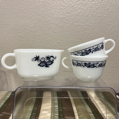 Vintage Pyrex Corning Milk Glass Old Town Blue Onion Coffee Mugs and Gravy Boat