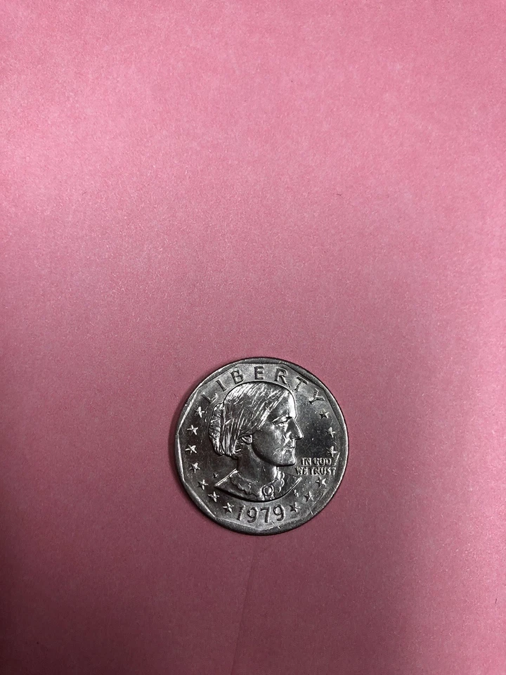 1979 P Susan B Anthony Dollar, Strike Error, Mint Mark Heavy “P”, Edge Error - Image 4 of 4