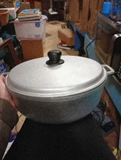 Imusa Pot With Lid