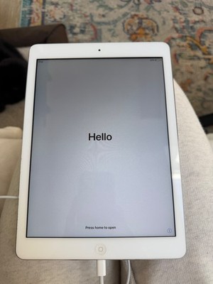 Apple iPad Air (1st Generation) A1474 16 GB, Wi-Fi, 9.7 in - Space Gray