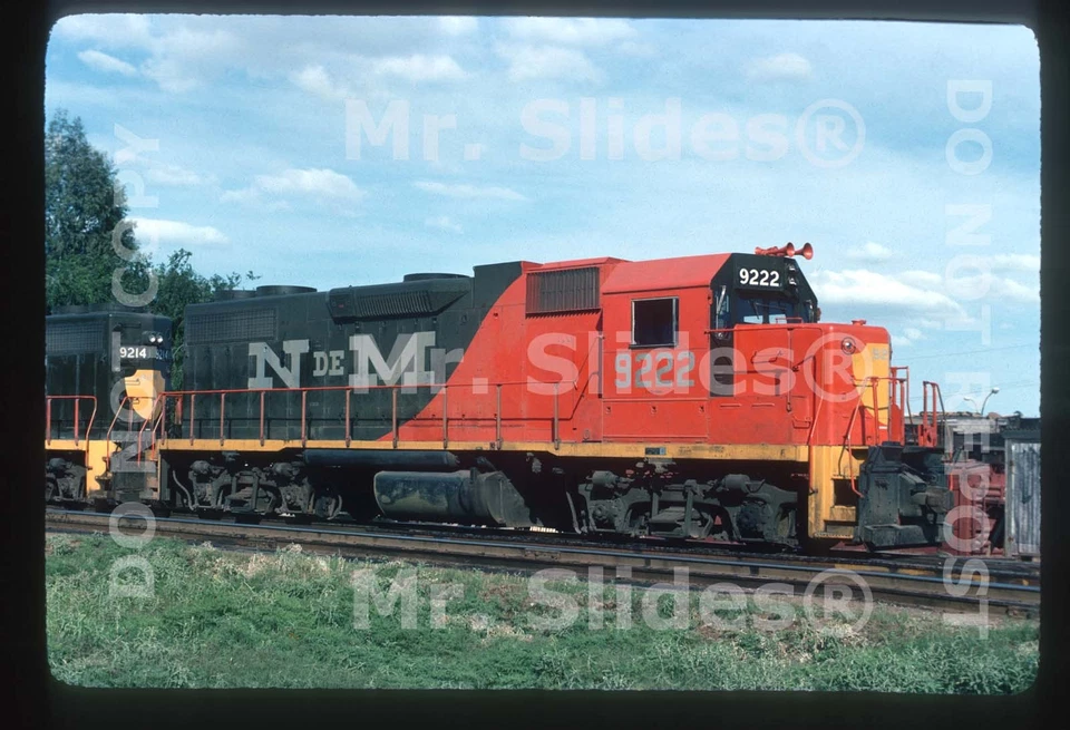 Original Slide NdeM Nacionales de Mexico Clean Paint GP38-2 9222 N.Laredo TAMPS - Image 1 of 1