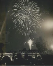 1967 Press Photo, Pont Neuf View of Bastille Day Fireworks - KSK00461
