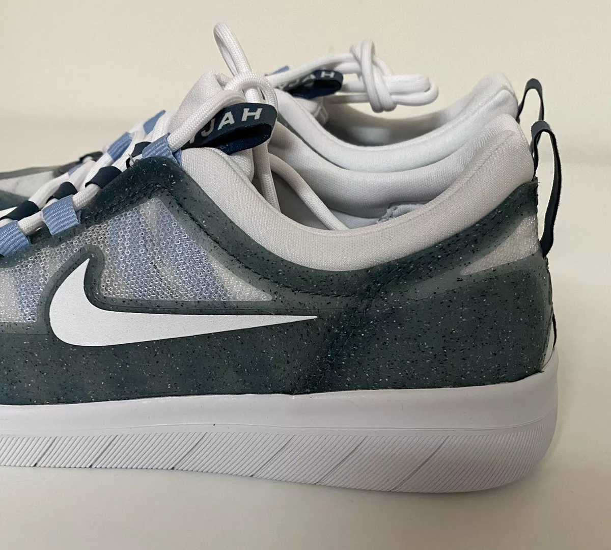 Nike gray hotsell skate shoes