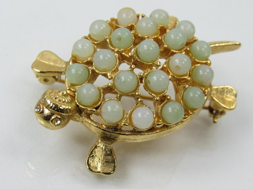 Vintage Unbranded Gold Tone Sea Turtle Pin Brooch Pale Green Lucite Beads Go