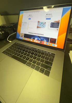 Apple MacBook Pro 15'' 2017 TOUCH BAR i7-7700HQ 3.1 GHz 16GB 500GB Radeon Pro 555