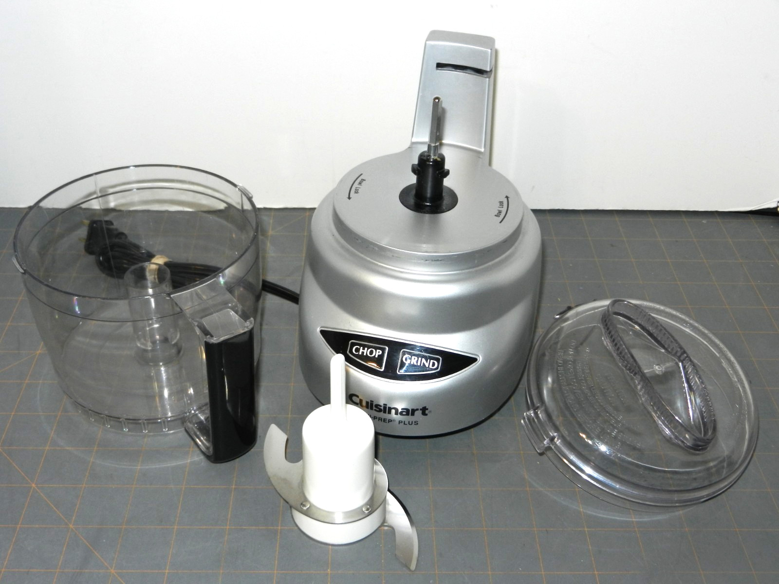 VERY NICE Cuisinart DLC-2A Mini-Prep Plus 24oz Food Processor Silver FREE SHIP