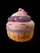 Squishmallows 2022 Valentine Squad D 10 Kimmie the Cupcake Plush Doll Toy
