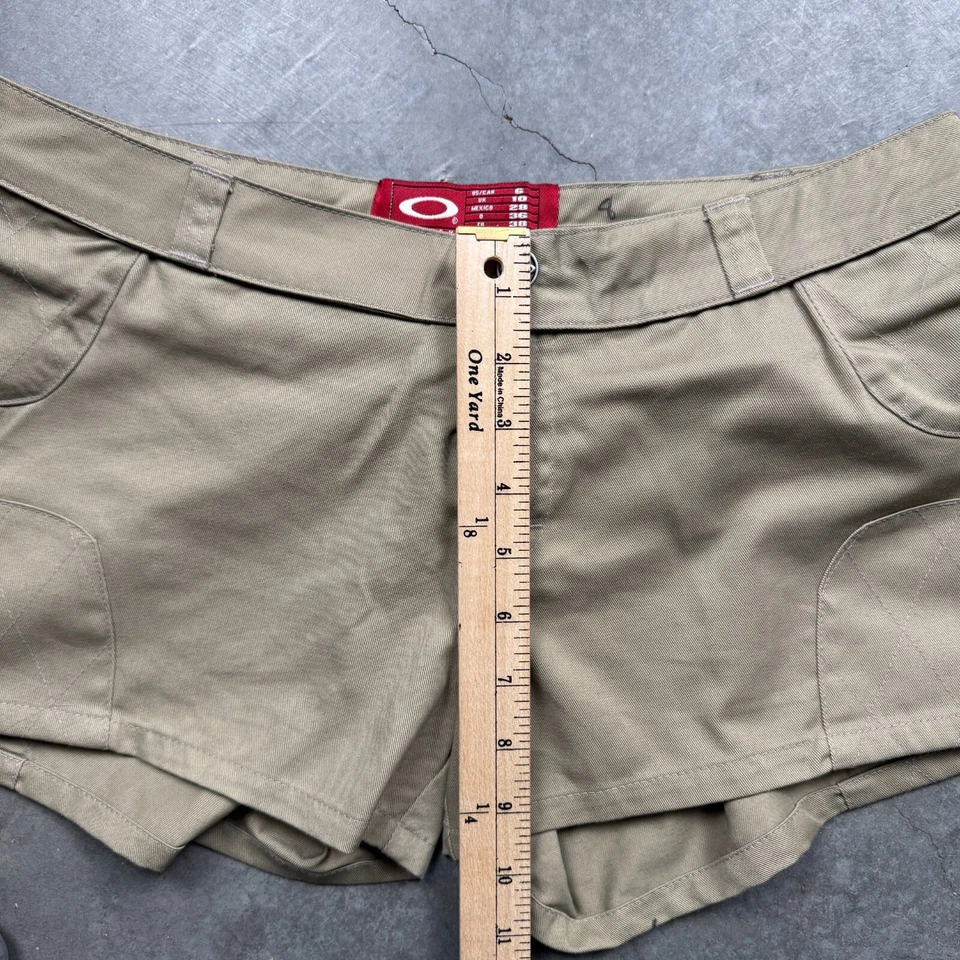 Pantalones Cortos Chinos Oakley De Colección Para Mujer Talla 10 Beige Caqui Usados Tiro Bajo Informales Foto 4 de 4