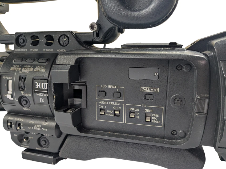 JVC GY-HD201E Camcorder Digital Video Camera Damaged/Faulty - Image 3 of 4