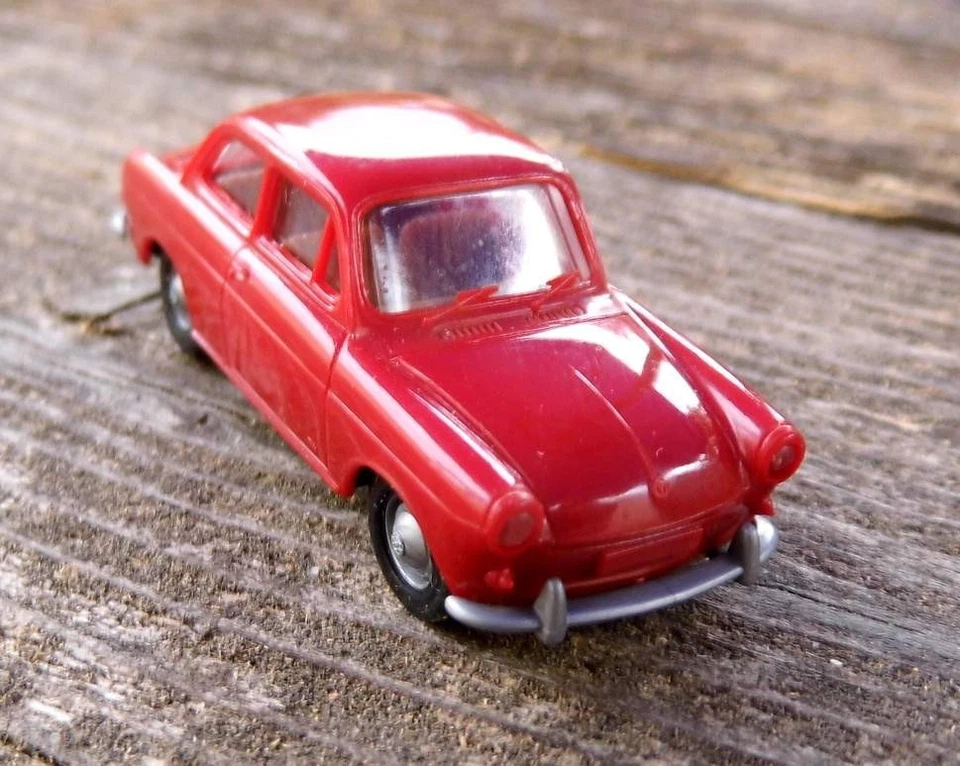 VW 1500 Typ 3 Stufenheck - 1:87 von Brekina