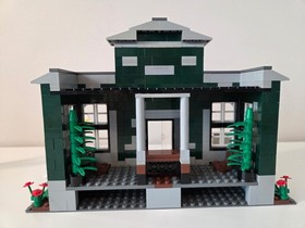 Lego Creator Expert: Town Plan  #10184    with instructions