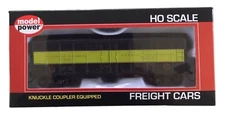 Model Power 98700 HO Scale Canadian National 40' Reefer Car - Green Stripe