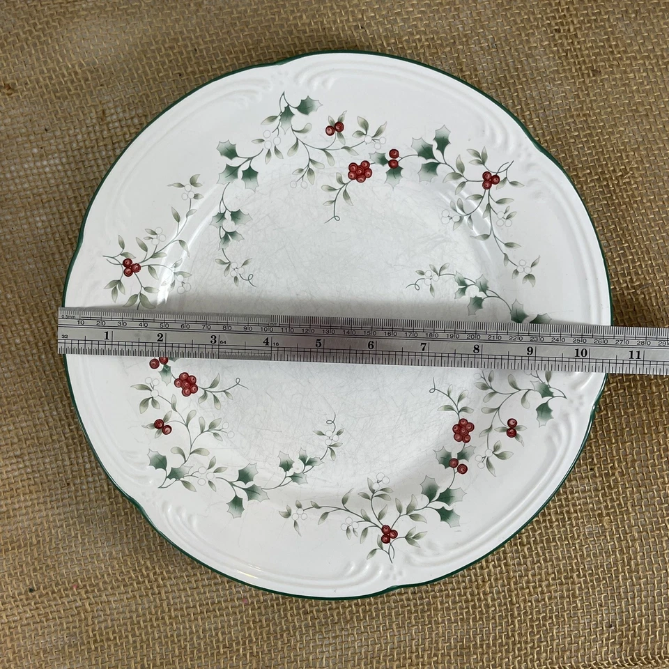 Pfaltzgraff Christmas Holly Winterberry Dinner Plates (6) - Image 4 of 4