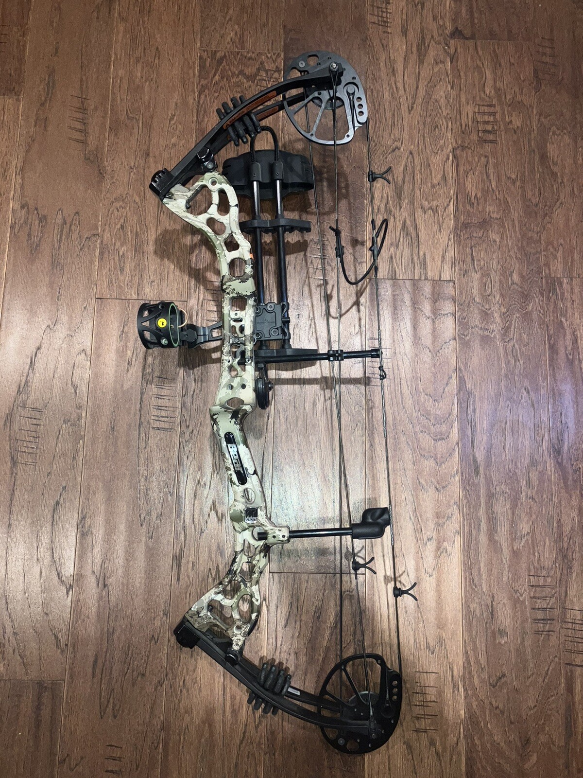 Bear Archery Vast Right Hand Compound Bow Camo 29”(Adjustable) 70
