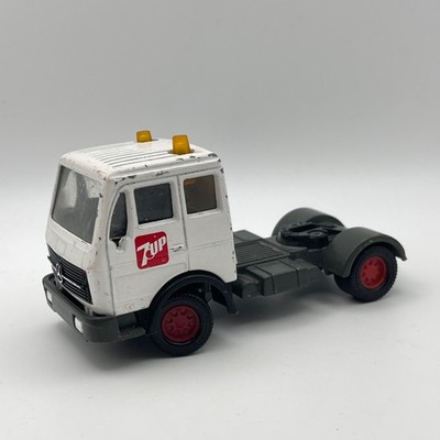 7UP Matchbox Super Kings K-135 Mercedes Benz LKW mit Lenkkabine Truck D5