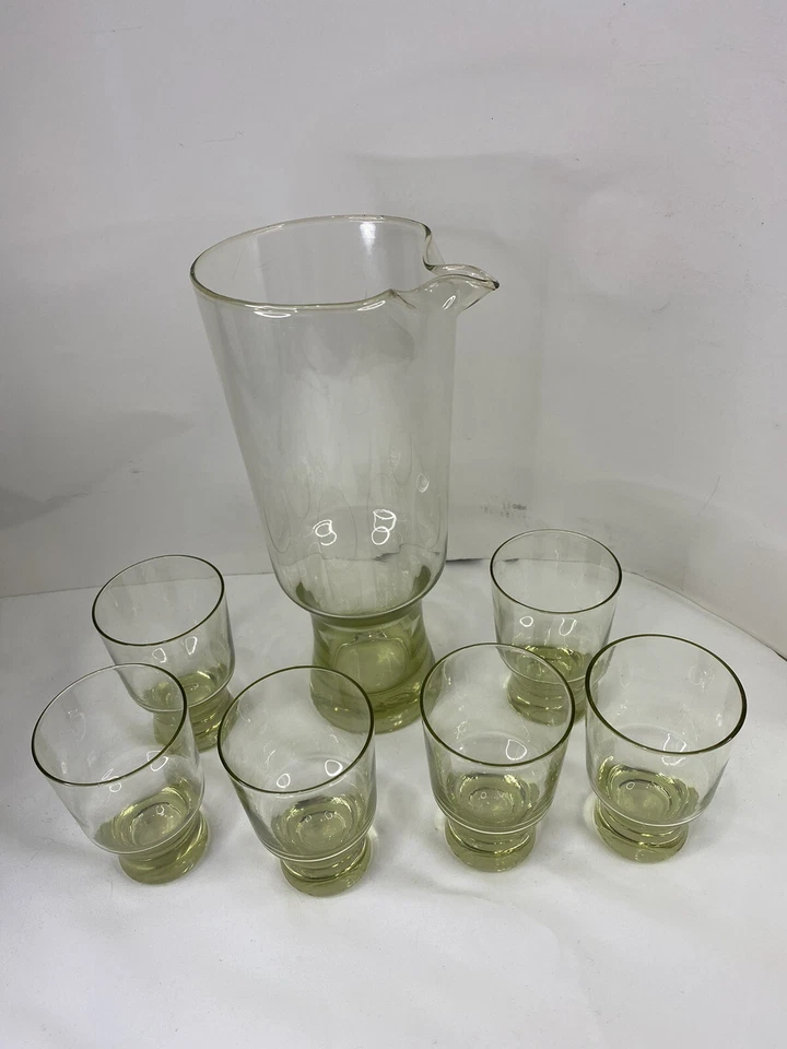 Jarra de vidrio con base ponderada retro Chartreuse seis vasos a juego MCM cóctel Foto 2 de 4