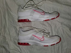 womens size 7 nike trainers
