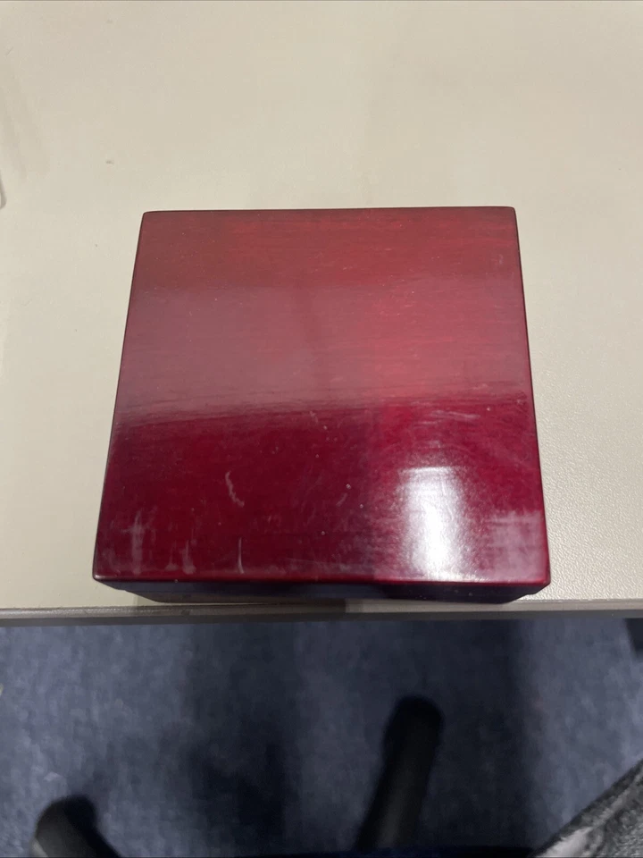 Reloj de escritorio de cuarzo de madera de cerezo del grupo de trabajo de la Segunda Enmienda de la NRA Foto 2 de 2