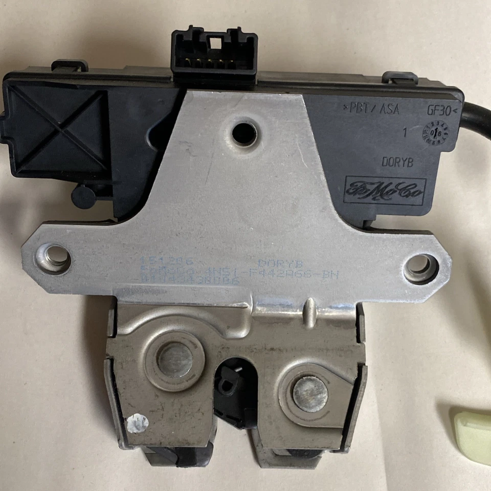 Actuador de bloqueo de tapa de cubierta de liberación de pestillo de maletero Volvo S40 2005-2011 31276697 OEM Foto 3 de 4