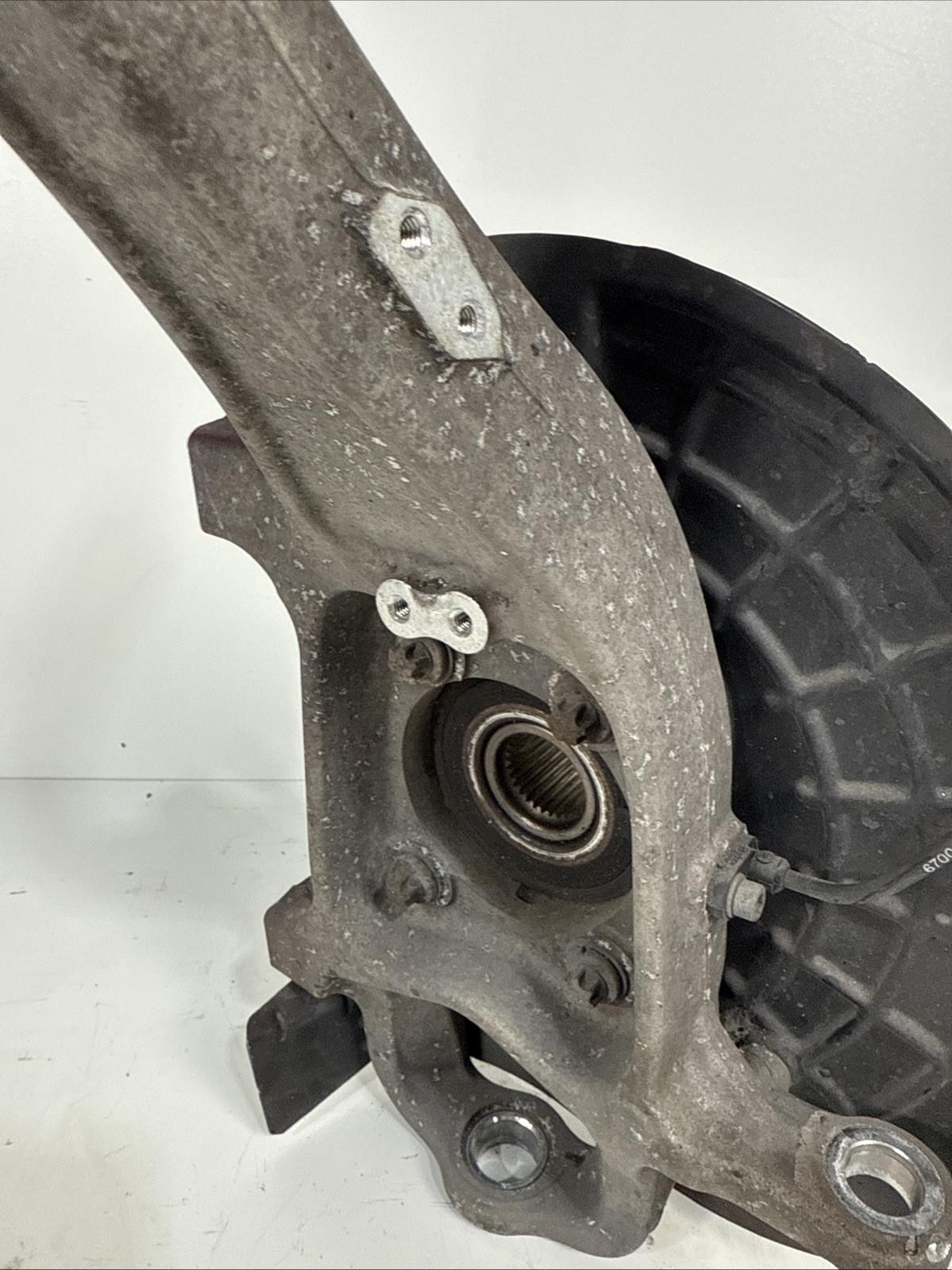 Maserati Quattroporte GTS RWD Front Left Wheel Knuckle Spindle 14-18 :O