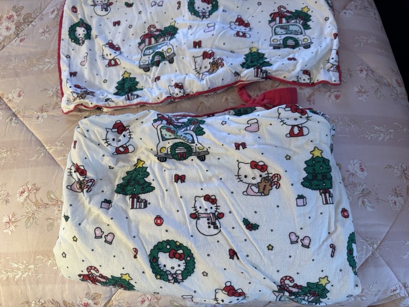 Pottery Barn Kids Hello Kitty Flannel Christmas Duvet Cover And Bonus Sham Twin