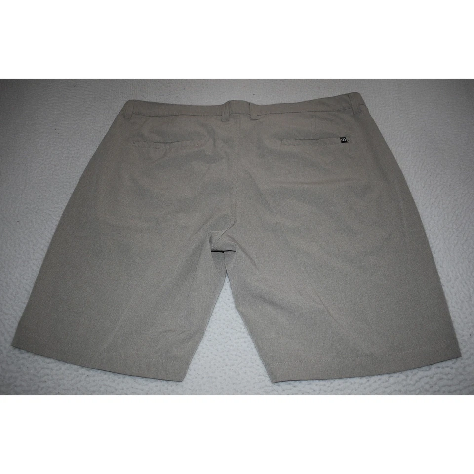 Pantalones cortos de golf Travis Mathew para hombre talla 40 rendimiento absorbente frente plano gris Foto 4 de 4