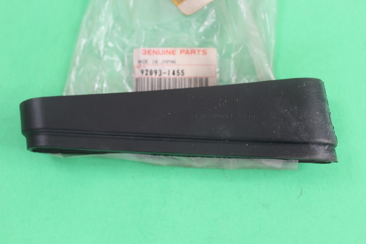 NOS GENUINE KAWASAKI ZX9R 98-99 FRONT COWLING LEFT AIR DUCT SEAL