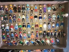 Nr.5) Konvolut 71 alte Playmobil Figuren *