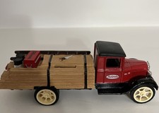 Ertl True Value 1931 Hawkeye 1/34 Scale Flatbed Diecast Lumber Load Bank