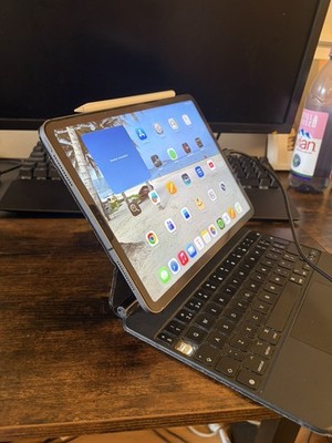 Apple iPad Pro 11 2nd Gen 256GB,Space Grey, ( Apple Pencil + Magic