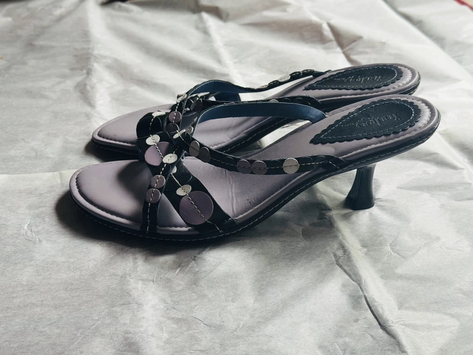 Sandalias Clark's Indigo Lavanda y Negro Tacón Gatito Cuero Tirantes Talla 9 Foto 4 de 4