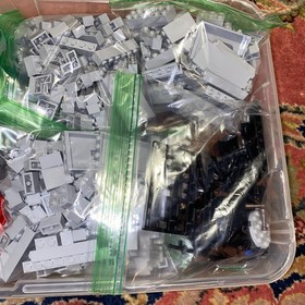 LEGO 7946 King's Castle complete w Manuals Mini-figures New Sticker Sheet No Box