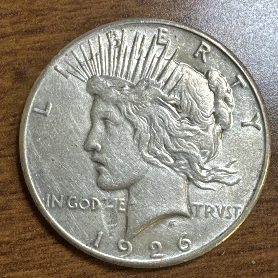 Dólar de plata de la paz de $1 de 1926 detalles como nuevos - ERROR limpiado golpeado a través del anverso Foto 4 de 4