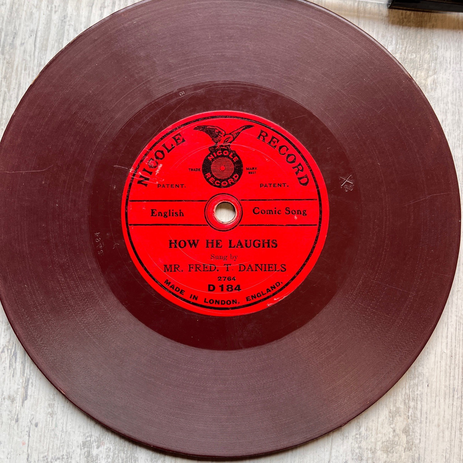 MUSIC HALL: FRED T. DANIELS ‘HOW HE LAUGHS’  HISTORIC c. 1904 7” ’NICOLE’ RECORD