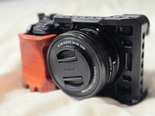 Imagen de Sony Alpha a6400 Mirrorless Camera with 16-50mm Lens + Cage + LOW SHUTTER COUNT