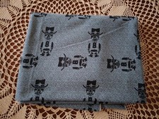 Jersey Stoff in grau mit Cowboy 's,  Gesamtlänge 170 cm ( 75 x 100/ 95 x 49 cm )