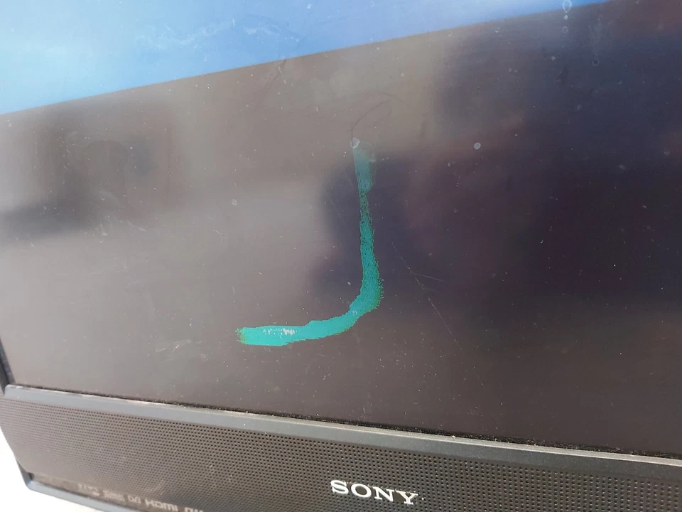 Sony Bravia KDL-20S2030 20" HD LCD Colour TV - Black - Retro Gaming- HAS ISSUES - Image 2 of 4