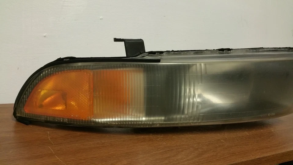 2002 MITSUBISHI GALANT RIGHT/PASSENGER HEADLIGHT TYC - Изображение 3 из 4