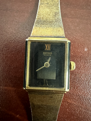Ladies Vintage Seiko Black Face Roman Numerals New Battery Gold