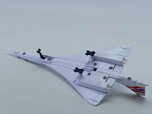 CORGI TOYS CONCORDE X2 - 1 IN VGOOD CONDITION 1 IS SPARES - USED CONDITION. - Picture 9 of 12
